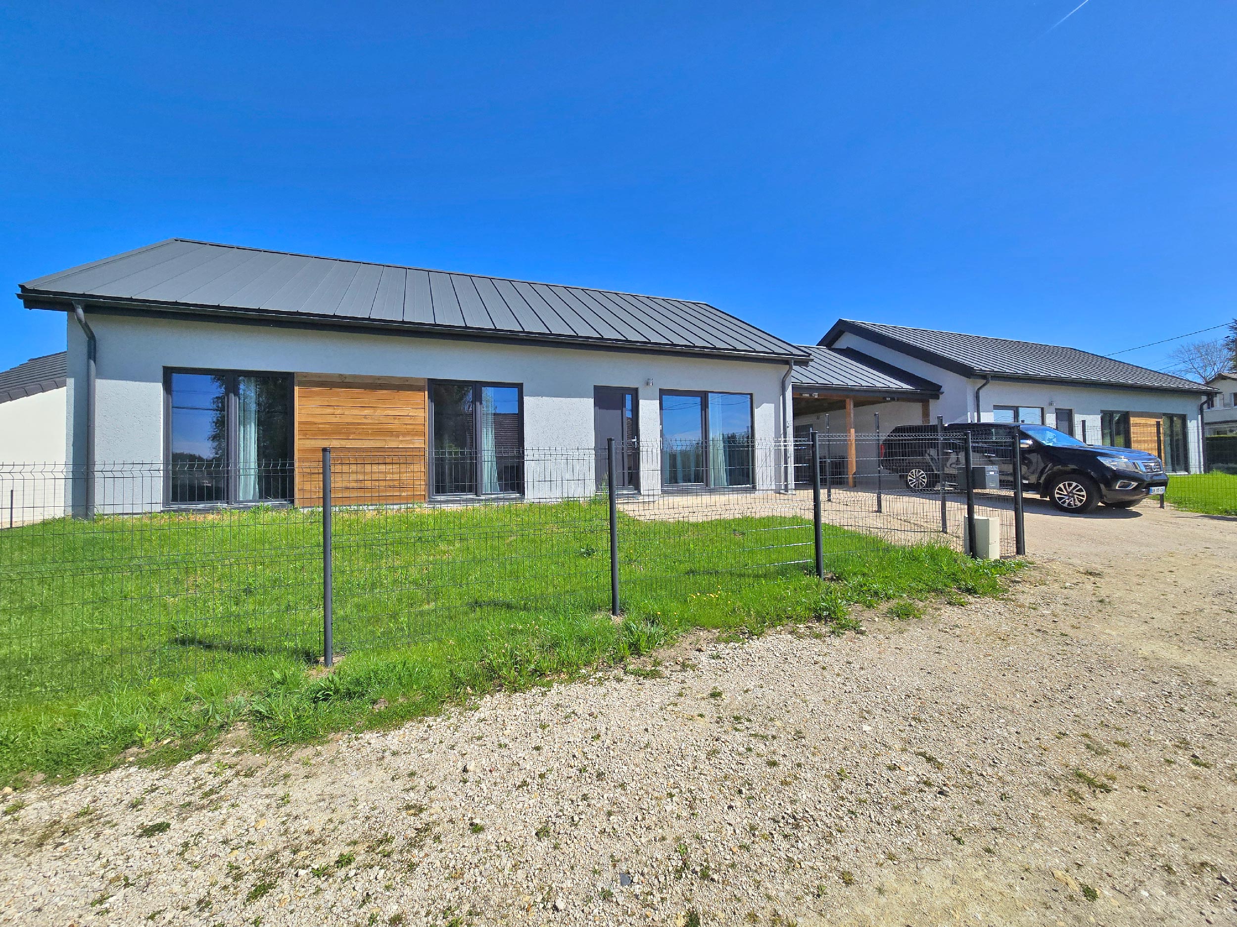 Construction de deux maisons jumelles en ossature bois destiné à la location.